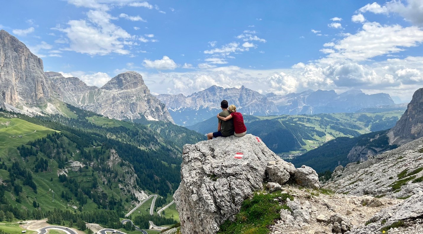 Blick über die Dolomiten vom Passo Falzarego